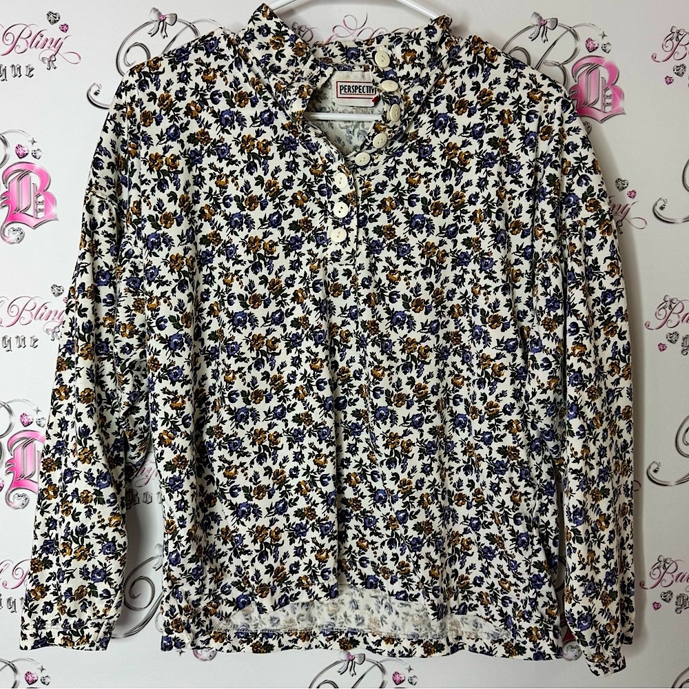 Perspective Floral Print Top White Blue buttons vintage shirt
